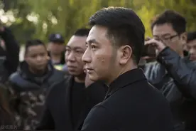 林生斌家财万贯，住的豪宅价值两千万元，为什么你还要给他送钱？图片