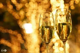 小说：光是想想都觉得尴尬，都能尬的用脚抠出三室一厅了图片