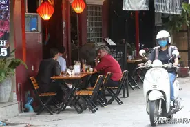 柬埔寨酒吧摇身一变成“餐厅”重新开业，网友：服气图片