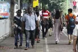 为什么去了非洲的中国人，大多不愿回来？在那是土豪回来成穷鬼图片