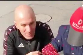 齐达内围观中国大妈打麻将视频封面