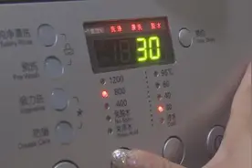 洗衣机洗衣服总是打结，其实只要这样做就能解决图片