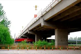 “跳河事件”时有发生，市民提出如此防范措施图片