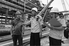 【我为群众办实事】江苏泰州公安：便民利企办实事图片
