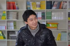 庞众望：捡废品照顾瘫痪母亲，744分上清华大学的河北男孩图片