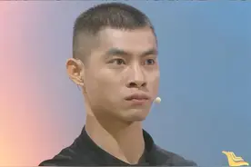 铁汉柔情！图片