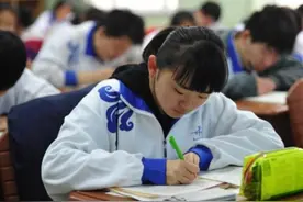 小学三点半放学成家长噩梦！教育减负减的到底是谁的“负”图片