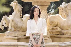 今年碎花裙这样穿，优雅显气质，开启一整个春天的浪漫图片