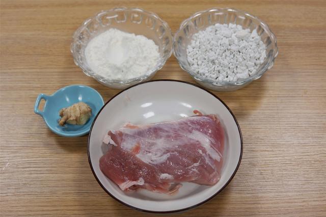 炸小酥肉时，挂糊用淀粉还是面粉，老弄错，难怪在家做的不好吃
