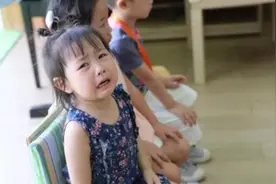 “请别给女孩穿裙子”，幼儿园老师好心劝说，除臭美没任何好处图片