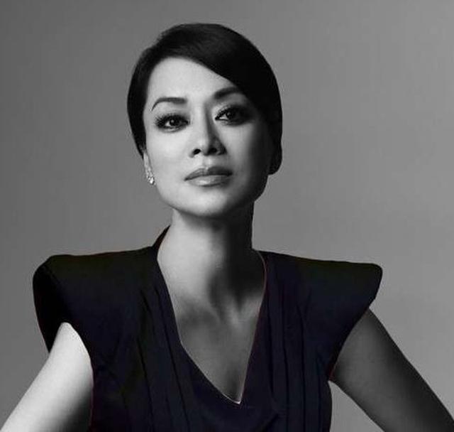 毛阿敏:9次登春晚,2次陷入低谷,韩红曾给她下跪,今过得怎样