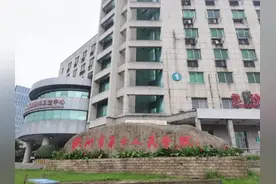 崩溃！浙江一母亲将18岁儿子拽进精神科！越来越多孩子有这情况图片