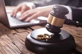 信阳女子遗弃瘫痪丈夫，被判刑图片