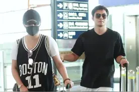 38岁马丽太潮了，穿篮球服配短裤个性洋气，比小11岁老公还年轻图片