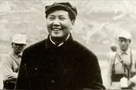 1942年毛泽东说延安困难极了，刘少奇和铁道游击队送来1万两黄金图片