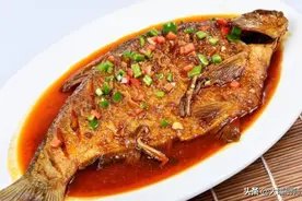无论什么鱼，红烧时牢记3个技巧，鱼肉软嫩鲜美没腥味，太好吃了图片