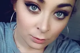 英国女子不能与人对视，看到心仪的对象，会控制不住倒下图片