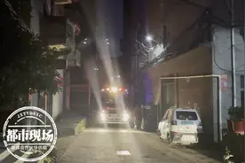 南昌：三楼民宅突发大火，卧室被烧成空壳图片
