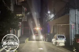 南昌：三楼民宅突发大火，卧室被烧成空壳图片