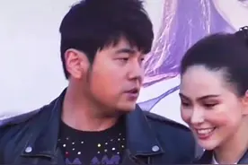 周杰伦胖到巅峰五官都挤成一团！一身土气不敢认，幸亏身边有昆凌图片