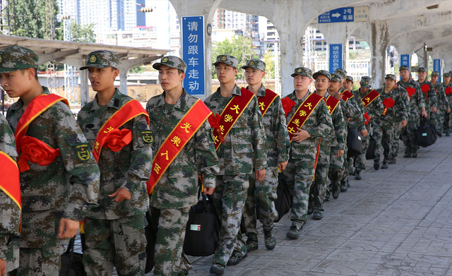 应届毕业生当兵，从“学校”和“老家”报名有“讲究”，望周知
