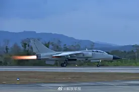 战鹰训练壁纸上新 拿走不谢图片