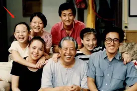 关凌现已儿女双全，38岁仍像小时候一样开朗，幸福得令人羡慕图片