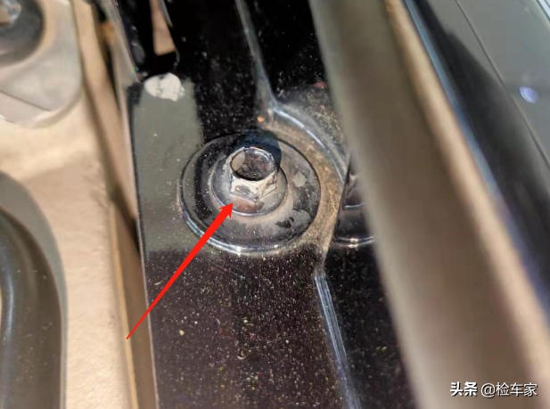 花70万买辆阿斯顿马丁Vantage，打开一看才开2万公里！网友：太值