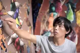 农民画痴自学画画28年被万人痛骂蠢材怪人，成名后一幅卖15万图片