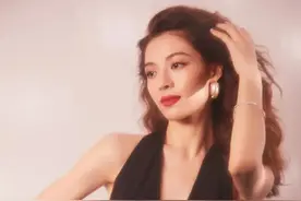 和钟楚曦学拍照，角度找对果然怎么拍都美图片