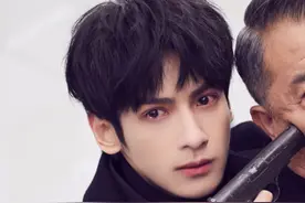 罗云熙眼妆回眸杀，肖战锻炼眼神，拳头刮痧提升眼部魅力图片