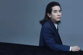 他是国内城市民谣先驱，如今用一首歌讲述18年音乐人生图片