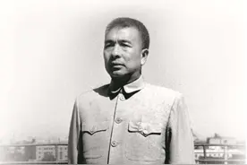 弟弟辍学供哥哥读书，多年后哥哥沦为革命叛徒，弟弟成为正国级图片
