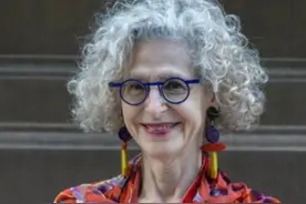 奔五奔六的女人别总说穿衣难，这些时尚奶奶用这3招，照样洋气图片