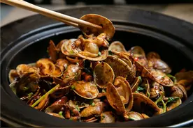 大厨教你“搞”花甲，不用浸泡，5分钟后个个张口吐沙，拦不住图片