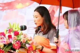 打工妹创业赚120亿，靠马云套现140亿离场，卖雨伞又赚百亿图片