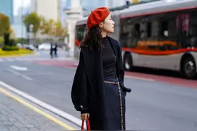 冬季穿搭没头绪？试试红色和黑色这对cp组合，洋气显白又有气场图片