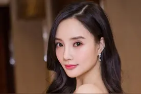 李小璐跳热舞带货引热议，衣服图案出自7岁甜馨，被嘲借女儿赚钱图片