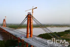 创造多项世界之最！三一泵车助力凤凰黄河大桥建设图片