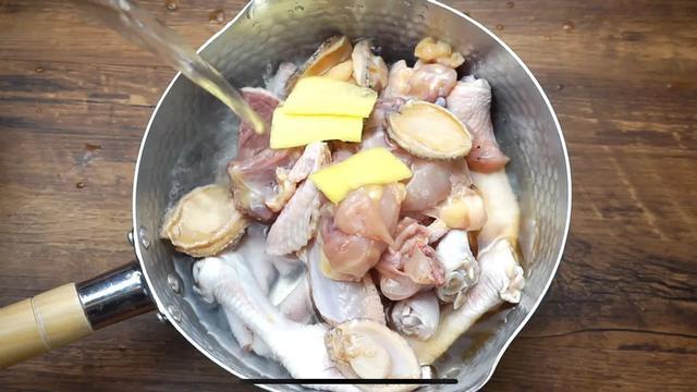 瑶柱花胶煲鸡脚汤 花胶瑶柱炖鸡脚