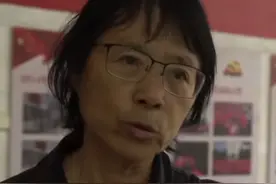 大山里的女校长，对前来捐款的女学生怒斥：“滚出去！”图片