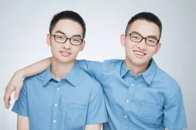 双胞胎长得一模一样，为防止他们高考作弊，先进手段让人直呼机智图片
