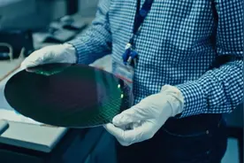 英特尔：三个工厂正在全速生产 10 nm 芯片图片