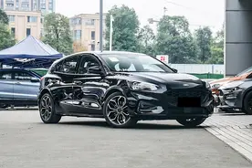 曾经的销量王者，如今实惠不输国产车，带你看福特福克斯图片