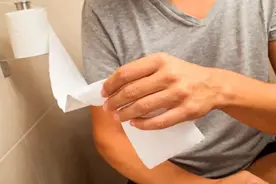 拉完大便，请你回头看一眼，出现这些颜色和形状，请引起重视图片