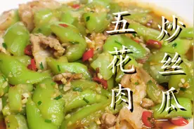 炒丝瓜有人焯水，有人直接炒，难怪不好吃，大厨教你正确做法图片