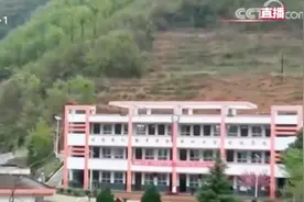 山区孩子终于寻到善良的大姐姐！95后女孩匿名资助贫困生三年视频封面
