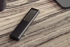 三星推出新款电视遥控器：支持 Type-C、太阳能充电图片