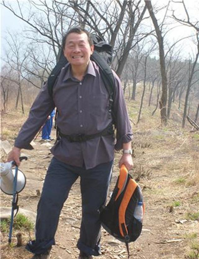 探秘铁陀山白骨洞(北京老师任铁生独自爬山)_baike_天天读书网