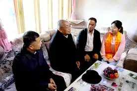 嘉木样·洛桑久美·图丹却吉尼玛在临潭县开展巩固拓展脱贫攻坚成果同乡村振兴有效衔接工作调研图片